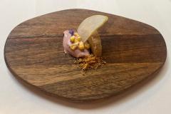 Micuit, pistacho, cristal de maíz y mousse de peras al vino Micuit, pistacho, cristal de maíz y mousse de peras al vino