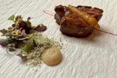 Solomillo de ternera gallega, reducción de sus jugos y chirivía Solomillo de ternera gallega, reducción de sus jugos y chirivía