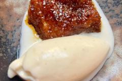 Torrija caramelizada y crema helada de vainilla Torrija caramelizada y crema helada de vainilla